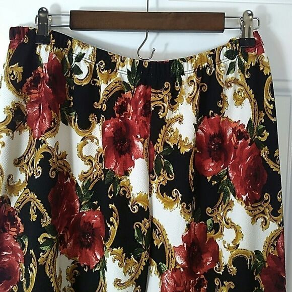 Molly & Erica floral ankle pant with band hem - Picture 2 of 8
